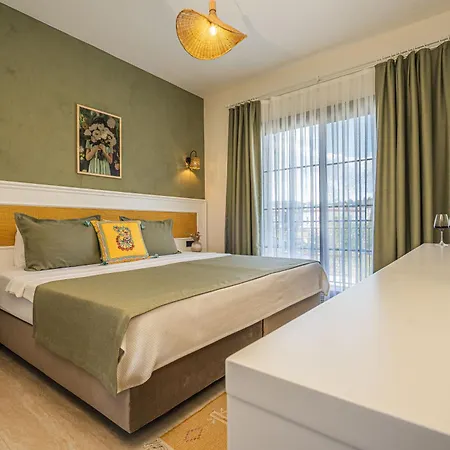 Lyse Juelide * Çeşme