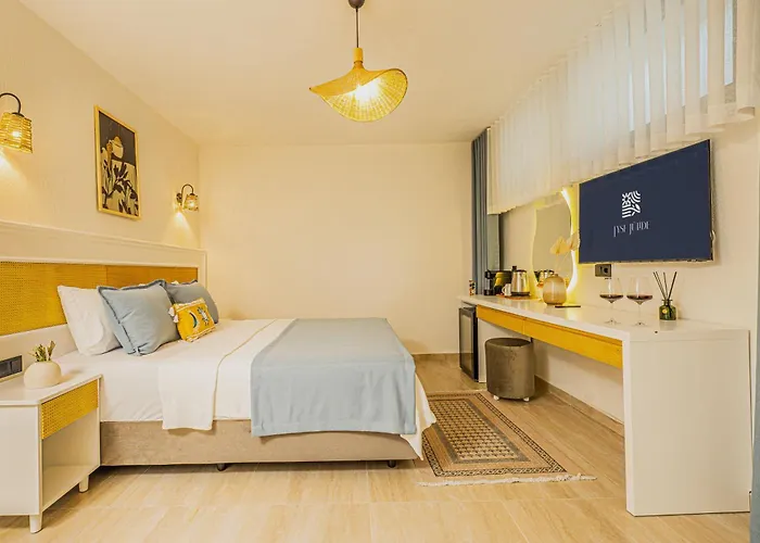 Lyse Juelide * Çeşme