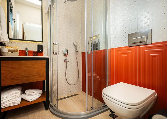 Lyse Juelide * Çeşme